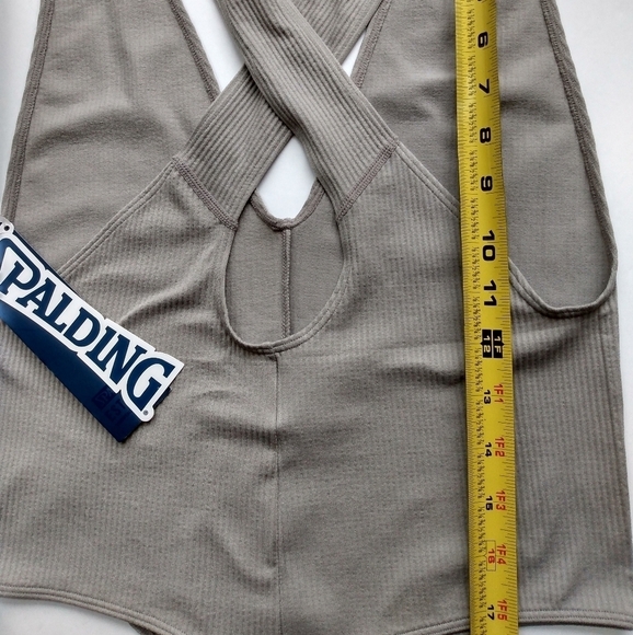 SPALDING OPAL GREY PLUNGE V-NECK SEAMLESS CROSS BACK CUT OUT BODYSUIT NWT - Picture 11 of 12